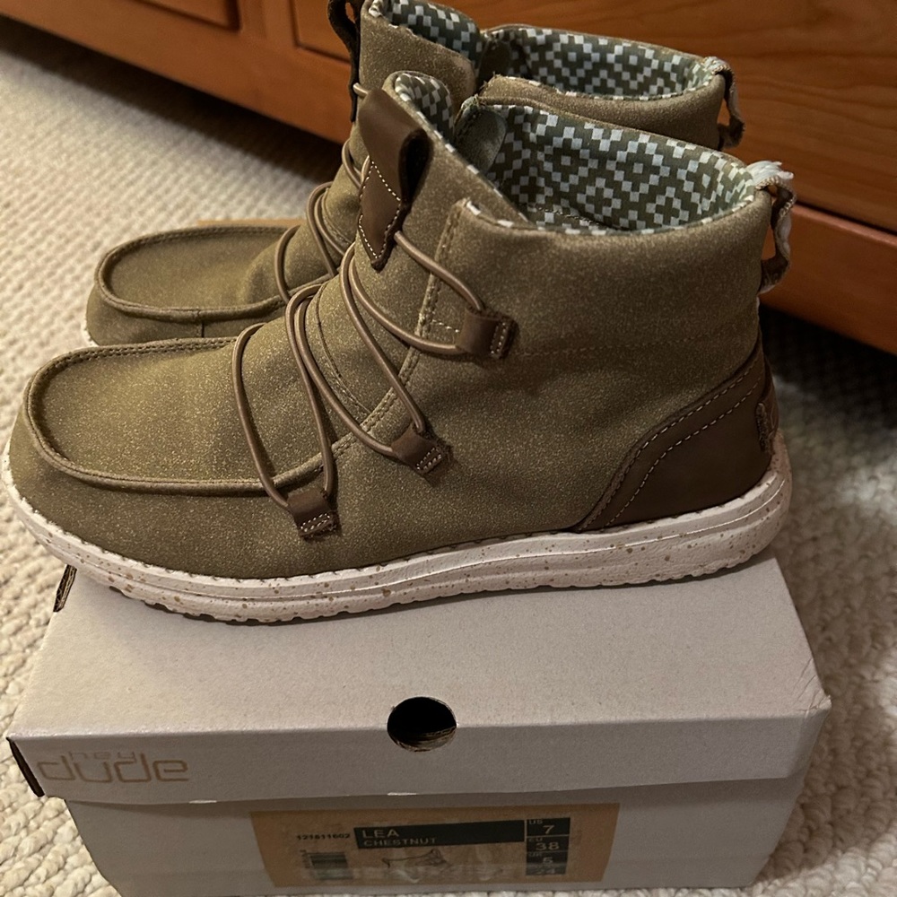 Hey Dude ladies Lea Boots size 7